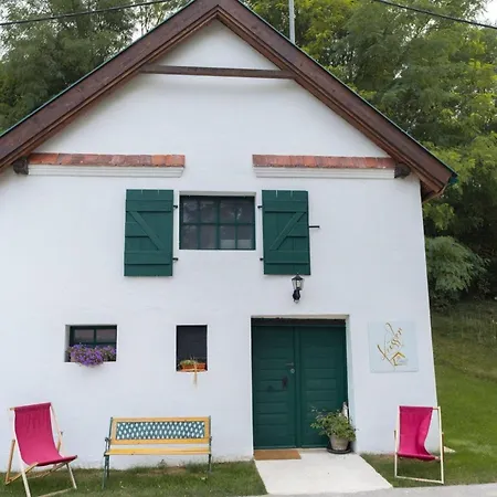 Weinfass-suite Fuer 4 Personen In Appartement Grub an der March