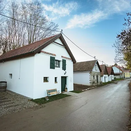 Weinfass-suite Fuer 4 Personen In Appartement Grub an der March